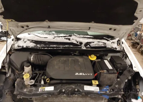 2016 Chrysler Town & Country Touring-L Anniversary Edition z USA, uszkodzony, nr VIN 2C4RC1CGXGR175384